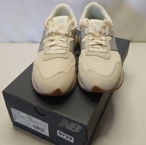 New Balance Women's 237 Shoes in Cream/Grey/Peach